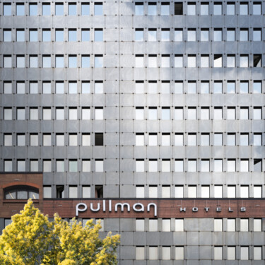Pullman ( limité 11 tirages ) Photography titled "Pullman ( limité 11…" by Emmanuel Passeleu, Original Artwork, Digital Photography