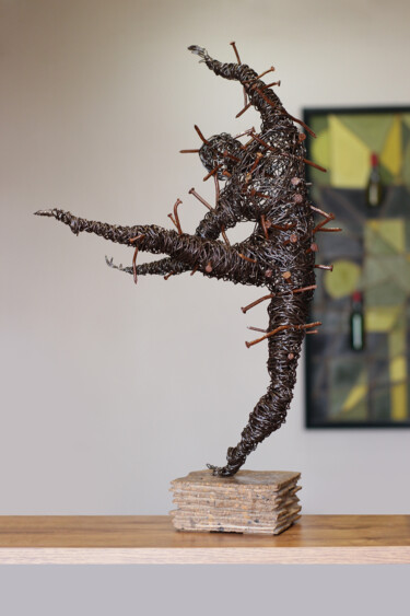 Despite the pain (56x26x23cm 2.5kg iron, tufa) Скульптура под названием "Despite the pain (5…" - Karen Axikyan, Подлинное произведение искусства, Металлы