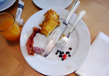 Photographie intitulée "Finished my Breakfa…" par Clement Tsang, Œuvre d'art originale, Photographie numérique