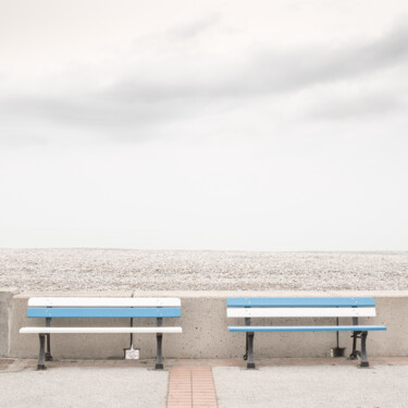 Stations balnéaires hors saison - Les bancs vides 「Stations balnéaires…」というタイトルの写真撮影 Pierre Lecciaによって, オリジナルのアートワーク, デジタル