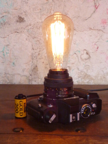 KONICA - FS-1 Design intitulée "KONICA - FS-1" par Leferailleur02, Œuvre d'art originale, Luminaire