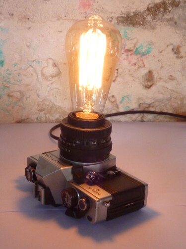 PRAKTICA - MTL 5 Design intitulée "PRAKTICA - MTL 5" par Leferailleur02, Œuvre d'art originale, Luminaire