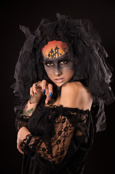 「Scary Halloween Bri…」というタイトルの写真撮影 Faces Studioによって, オリジナルのアートワーク, デジタル