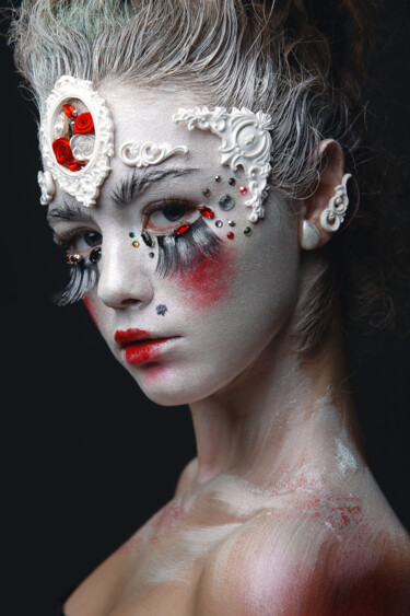 「Young girl with a w…」というタイトルの写真撮影 Faces Studioによって, オリジナルのアートワーク, デジタル