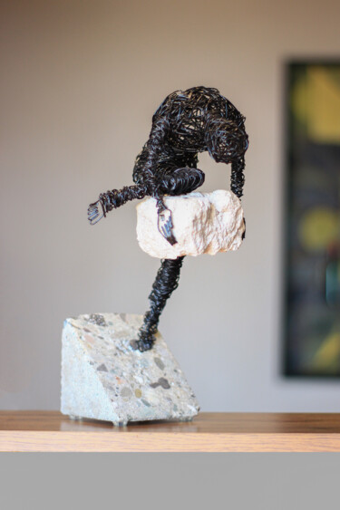 Challenging achievement (30x21x16cm 1.9kg) 雕塑 标题为“Challenging achieve…” 由Karen Axikyan, 原创艺术品, 金属