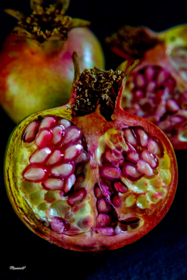 Photographie intitulée "Grenades d'automne" par Maurice Pricco, Œuvre d'art originale, Photographie numérique