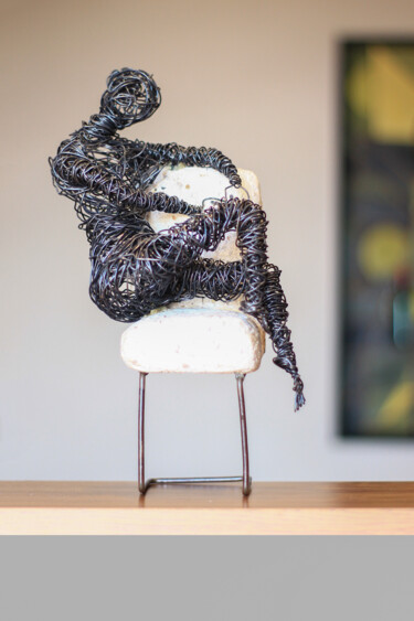 Thoughts (31x15x16cm 1.9kg iron, perlite) 雕塑 标题为“Thoughts (31x15x16c…” 由Karen Axikyan, 原创艺术品, 金属