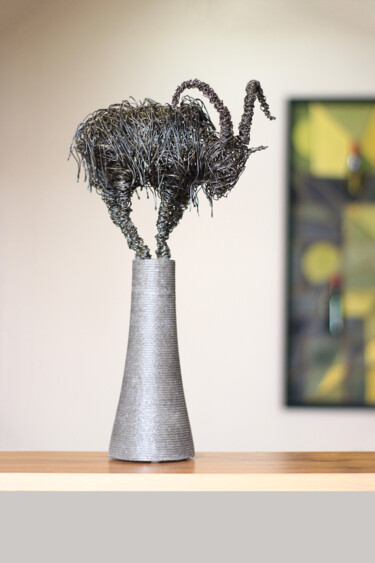 Leader (42x23x16cm 2.9kg iron, basalt) 雕塑 标题为“Leader (42x23x16cm…” 由Karen Axikyan, 原创艺术品, 金属