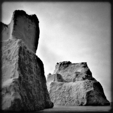 Un ancien monsastère sur l'île de Bosra Photographie intitulée "Un ancien monsastèr…" par Gaspard De Gouges, Œuvre d'art originale, Photographie numérique