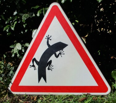 Panneau en animal rigolo par la route