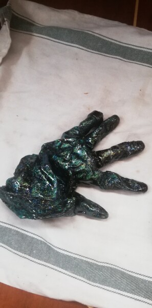 "La main dans le sac" başlıklı Heykel Zenzivi Nora Yahiaoui tarafından, Orijinal sanat, Rezine