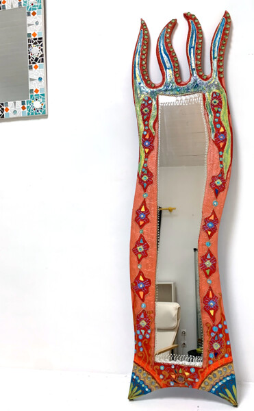 Design intitulée "miroir haut "flamme…" par Odile Maffone Mosaïque Joyeuse, Œuvre d'art originale, Meuble Monté sur Panneau…