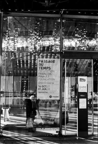 Fotografie mit dem Titel "Attention au passag…" von Arnaud Dubois, Original-Kunstwerk, Analog Fotografie