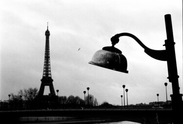 Photographie intitulée "La Ville Lumière" par Arnaud Dubois, Œuvre d'art originale, Photographie argentique