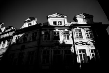 Photographie intitulée "Dark architecture" par Jure Kralj, Œuvre d'art originale, Photographie numérique