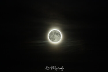La lune Photographie intitulée "La lune" par Romuald Crusson (RC.Photography), Œuvre d'art originale, Photographie numérique