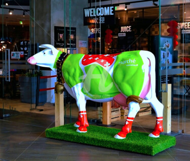 China - The Green Cow Photographie intitulée "China - The Green C…" par Clement Tsang, Œuvre d'art originale, Photographie numérique