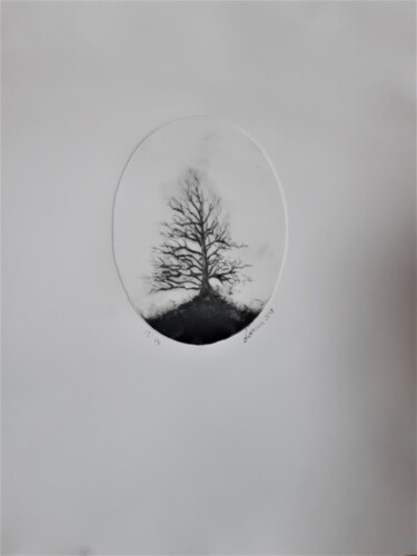Printmaking titled "Arbre solitaire ova…" by Romana, Original Artwork, Engraving