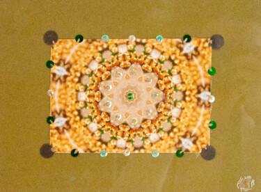 Sztuka tkaniny zatytułowany „Or hypnotique” autorstwa Léa Coutureau, Oryginalna praca, 2D praca cyfrowa Zamontowany na Panel…
