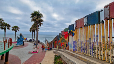Mexican-American border of the worlds in Tijuana, Mexico 제목이 "Mexican-American bo…"인 사진 Emaga Travels ✈️ By Emaga.Art 🎨로, 원작, 디지털