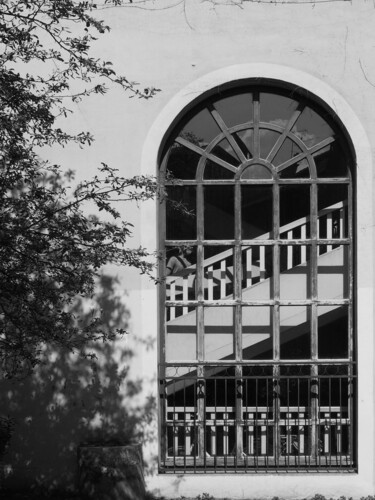 Fotografie getiteld "Façade monochrome" door Florence Pouget-Landrieu, Origineel Kunstwerk, Digitale fotografie