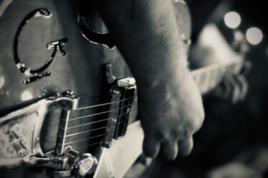 Fotografie mit dem Titel "Ronnie's guitar" von Anthony Hochet, Original-Kunstwerk, Digitale Fotografie