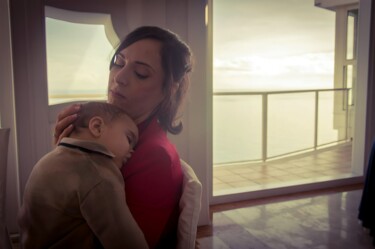 Tra le braccia della madre