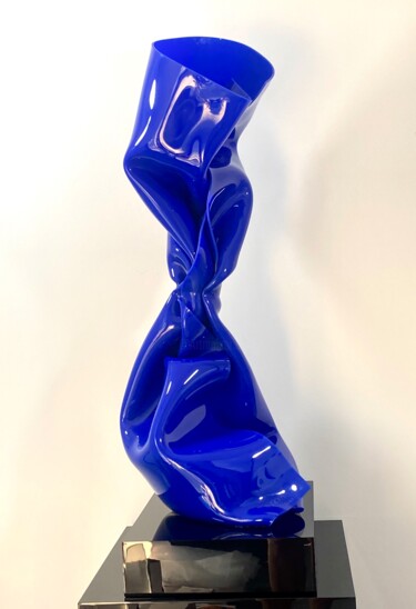 WRAPPING TWIST BLEU Scultura intitolato "WRAPPING TWIST BLEU" da Laurence Jenk, Opera d'arte originale, Plastica