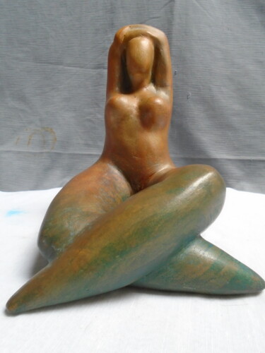 Femme aux collants bleus bras relevés Sculpture intitulée "Femme aux collants…" par Marie Ruiz, Œuvre d'art originale, Terre cuite