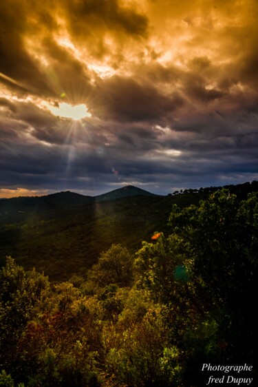Photographie intitulée "massif des maures" par Frederic Dupuy, Œuvre d'art originale, Photographie numérique
