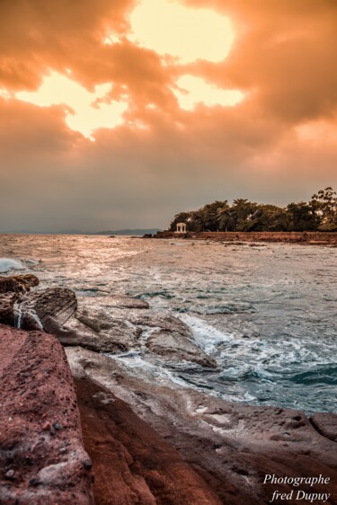 Photographie intitulée "plage de la pescade" par Frederic Dupuy, Œuvre d'art originale, Photographie numérique