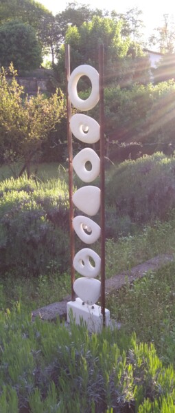 제목이 "Totem I"인 조형물 Alberto Cabiddu로, 원작, 돌