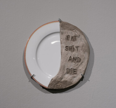 雕塑 标题为“Eat shit and Die” 由Sasha Nesterkina, 原创艺术品, 水泥