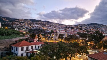 제목이 "Funchal at sunrise"인 사진 Emaga Travels ✈️ By Emaga.Art 🎨로, 원작, 디지털