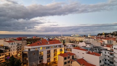 摄影 标题为“Funchal at sunrise,…” 由Emaga Travels ✈️ By Emaga.Art 🎨, 原创艺术品, 数码摄影
