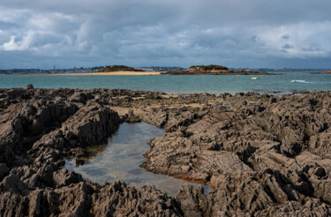 L'île Callot, Saint Pol de Léon depuis la grève blanche. Photographie intitulée "L'île Callot, Saint…" par Thierry Martin, Œuvre d'art originale, Photographie numérique