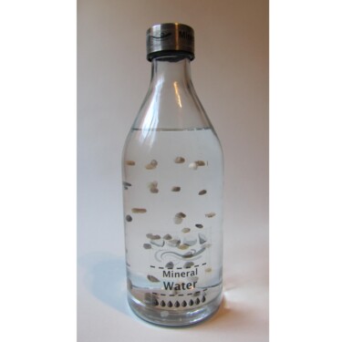 「Mineral Water」というタイトルの彫刻 Fournierによって, オリジナルのアートワーク, 樹脂