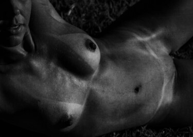 Photography titled "The Art of Bare Ele…" by Felipe Hueb, Original Artwork, Digital Photography