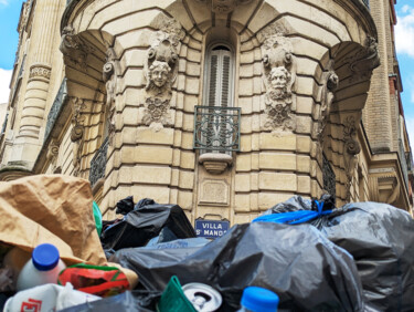 Trash and art in Paris 2023 - 005 Photography titled "Trash and art in Pa…" by Emmanuel Jahan, Original Artwork, Digital Photography