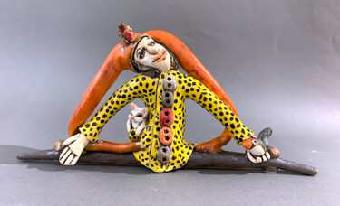 Rzeźba zatytułowany „Harlequin with Frie…” autorstwa Viktor Zuk, Oryginalna praca, Ceramika
