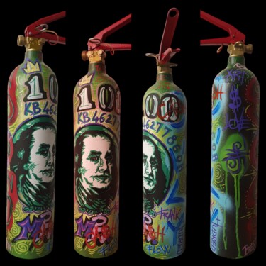 Mr. CASH estintore dipinto a mano Sculpture titled "Mr. CASH estintore…" by Guemi (1980), Original Artwork, Acrylic