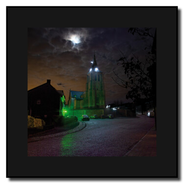 Dark: Dorp, Sint-Martens-Lennik, Belgium Fotografie getiteld "Dark: Dorp, Sint-Ma…" door Werner Roelandt, Origineel Kunstwerk, Niet gemanipuleerde fotografie Gemonte…