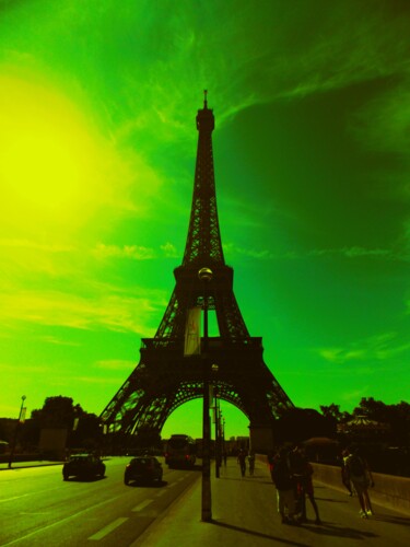 Eiffel Tower Enhanced 14 Photographie intitulée "Eiffel Tower Enhanc…" par Troy Wilson-Ripsom, Œuvre d'art originale, Photographie manipulée