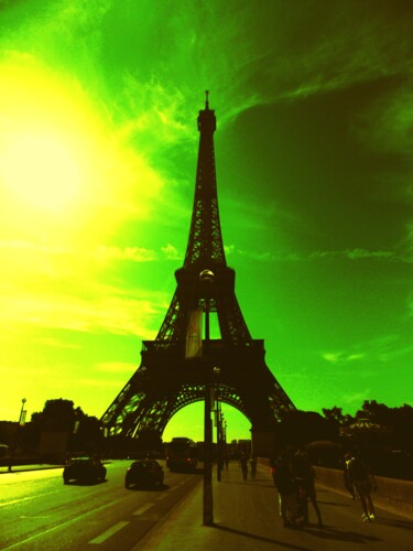 Eiffel Tower Enhanced 15 Photographie intitulée "Eiffel Tower Enhanc…" par Troy Wilson-Ripsom, Œuvre d'art originale, Photographie manipulée