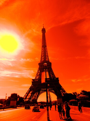 Eiffel Tower Enhanced 11 Photographie intitulée "Eiffel Tower Enhanc…" par Troy Wilson-Ripsom, Œuvre d'art originale, Photographie manipulée