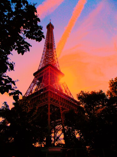 Eiffel Tower Enhanced 5 Photographie intitulée "Eiffel Tower Enhanc…" par Troy Wilson-Ripsom, Œuvre d'art originale, Photographie manipulée