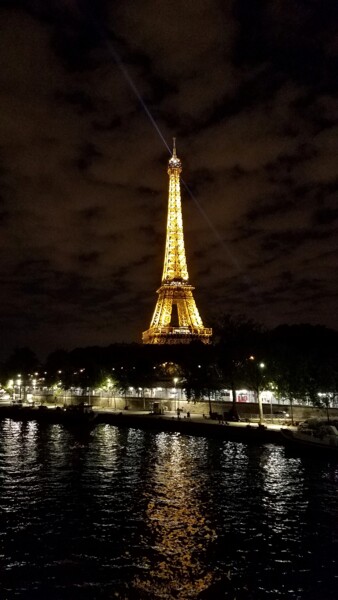 Eiffel Tower at Night 1 Photographie intitulée "Eiffel Tower at Nig…" par Troy Wilson-Ripsom, Œuvre d'art originale, Photographie numérique
