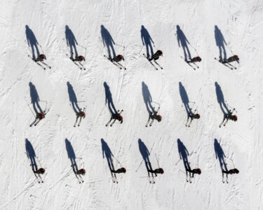 The World From Above - Downhill - Special Edition - 1/10 Fotografie getiteld "The World From Abov…" door Werner Roelandt, Origineel Kunstwerk, Gemanipuleerde fotografie Gemonteerd o…
