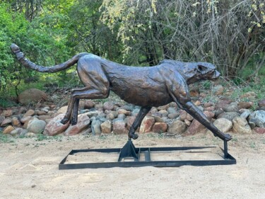 Sculpture titled "Life size cheetah" by Michael Cañadas, Original Artwork, Bronze