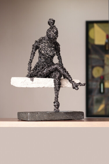 Waiting 36x23x15cm 2.7kg Iron, Basalt, Perlite 2023 雕塑 标题为“Waiting 36x23x15cm…” 由Karen Axikyan, 原创艺术品, 线